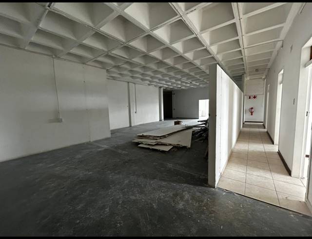 230M² WAREHOUSE TO LET IN WYNBERG